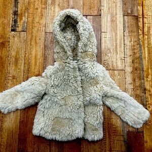 Zara girls faux fur coat. Size 4